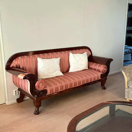 Cozy 2 Bedroom In Espoo, Close To Matinkyla Metro Station Huoneisto