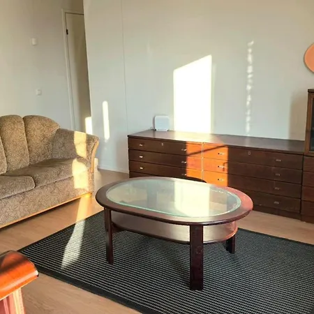 Cozy 2 Bedroom In Espoo, Close To Matinkyla Metro Station Apartamento